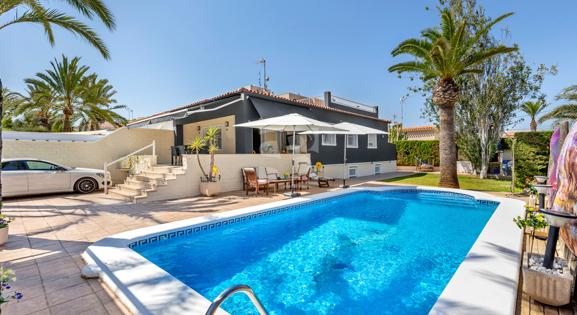 Вилла · Продажа TORREVIEJA · Rocio del Mar