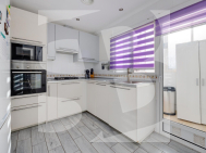 p · La Revente ALMORADÍ · Almoradi