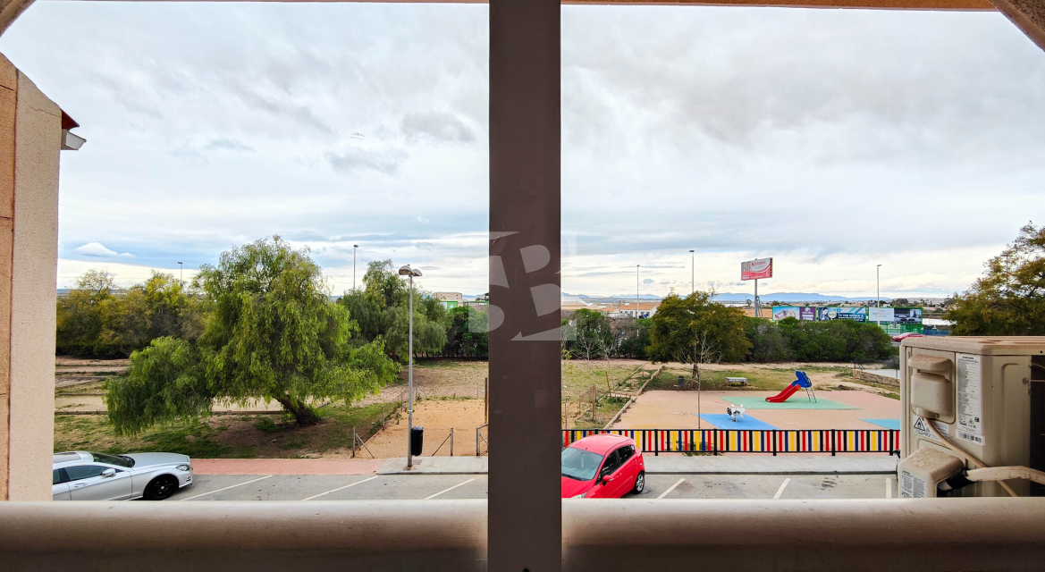 A · La Revente TORREVIEJA · El Acequión - Los Náufragos