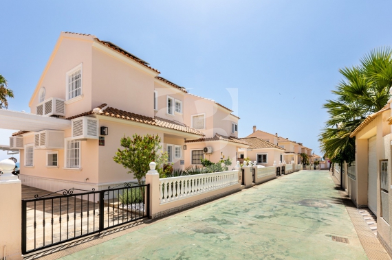 Chalet - Odsprzedaż - TORREVIEJA - Torrevieja