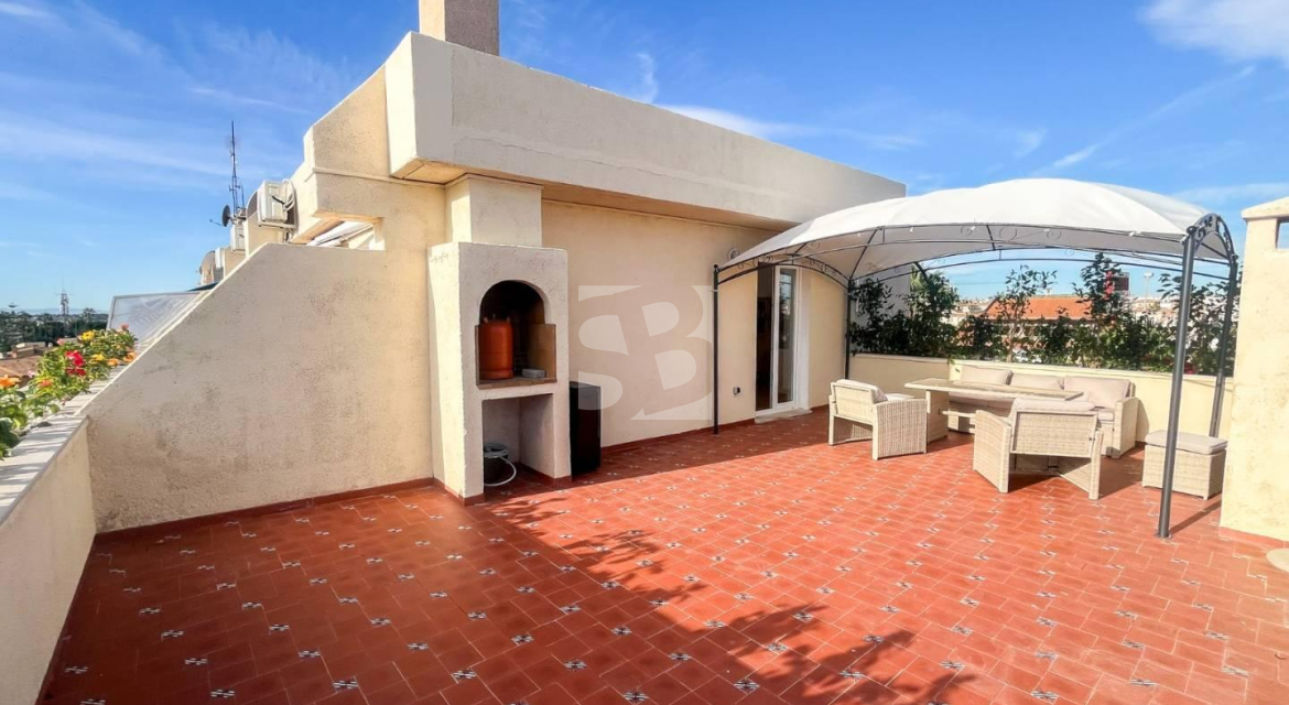 A · La Revente TORREVIEJA · Torrevieja