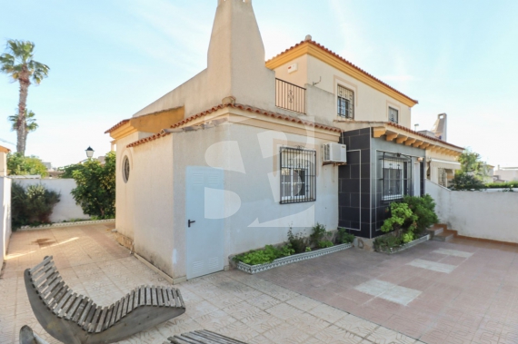WILLA - Odsprzedaż - TORREVIEJA - 