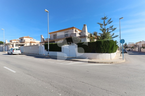 Вилла - Продажа - TORREVIEJA - La Mata