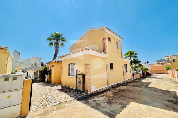 Вилла - Продажа - ORIHUELA COSTA - Punta Prima