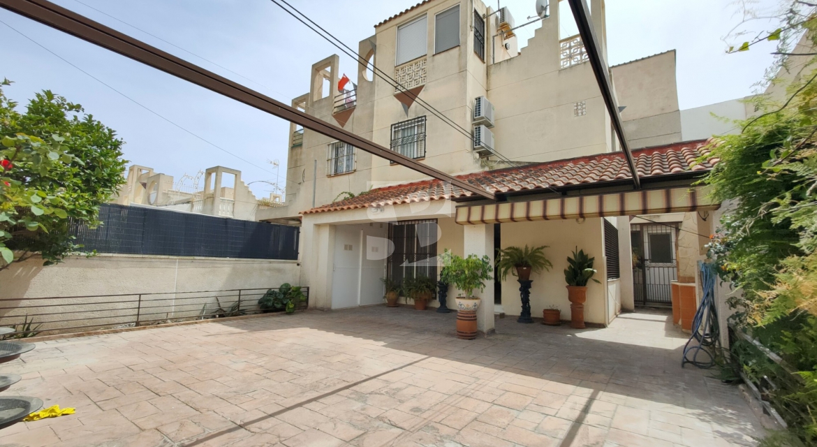 Смежный дом · Продажа TORREVIEJA · Зона Карефур