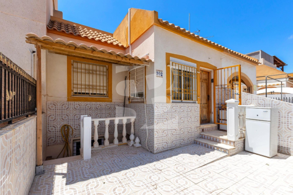 Смежный дом - Продажа - TORREVIEJA - Зона Карефур