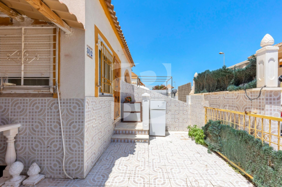 Смежный дом - Продажа - TORREVIEJA - Зона Карефур