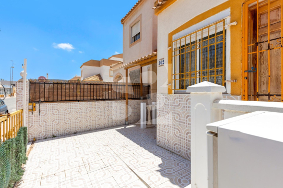 Смежный дом - Продажа - TORREVIEJA - Зона Карефур