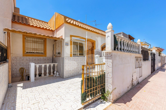 Row house - Resale - TORREVIEJA - Carrefour Area