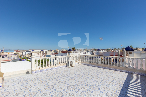 Вилла - Продажа - TORREVIEJA - Зона Карефур