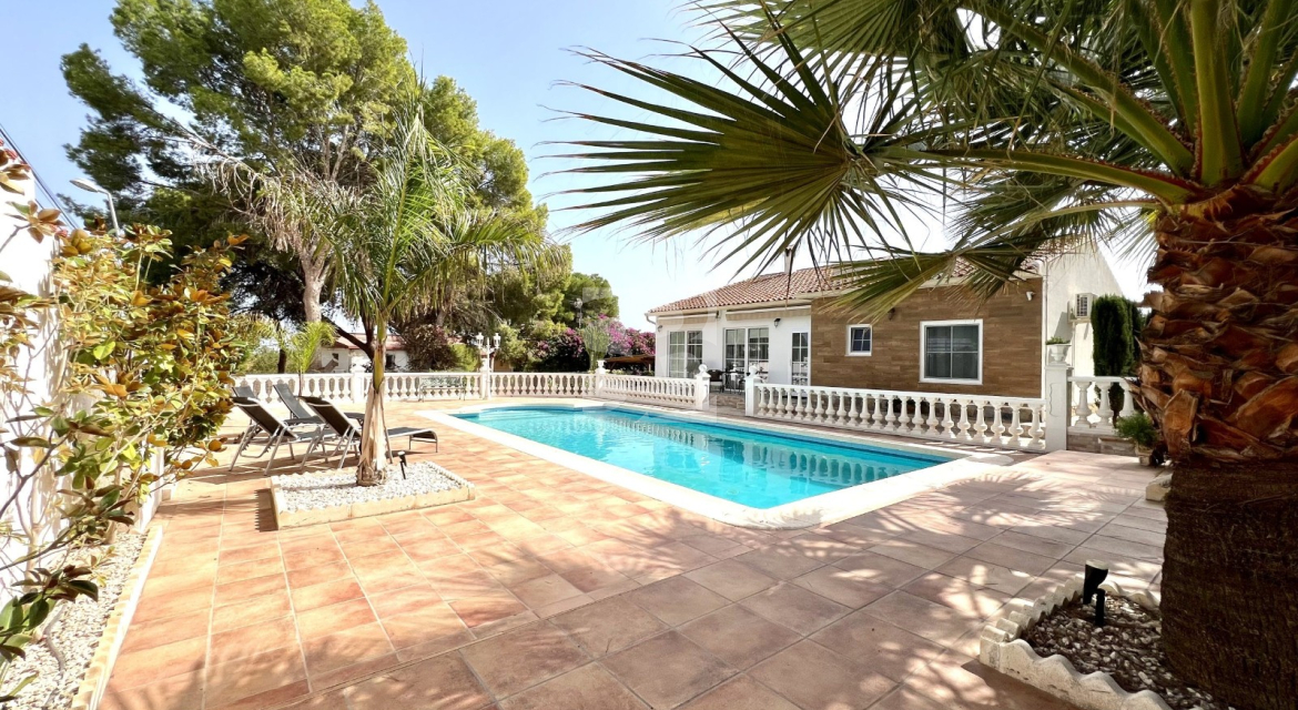 Вилла · Продажа TORREVIEJA · Los Balcones