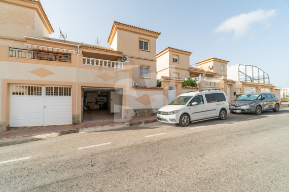 Смежный дом - Продажа - TORREVIEJA - Los Altos