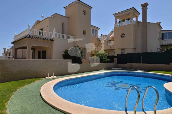 Chalet - Odsprzedaż - ORIHUELA COSTA - 