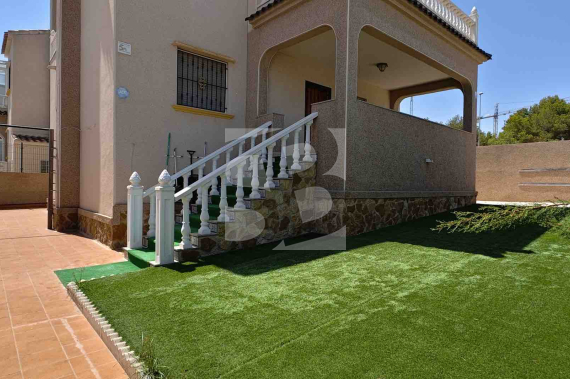 Chalet - Odsprzedaż - ORIHUELA COSTA - 