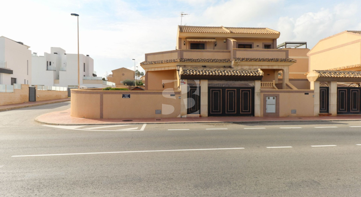 DOM RZĘDOWY · Odsprzedaż TORREVIEJA · 