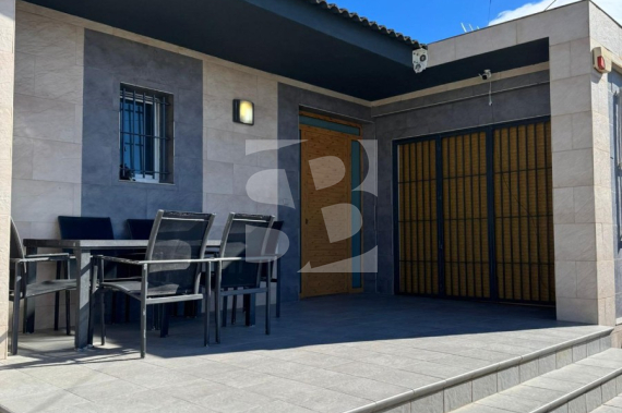 Вилла - Продажа - TORREVIEJA - Los Balcones
