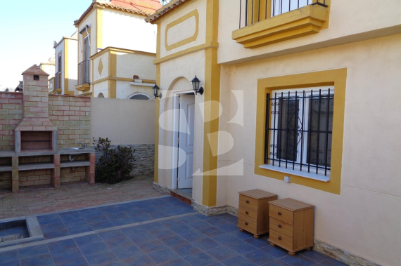 DOM RZĘDOWY - Odsprzedaż - TORREVIEJA - 