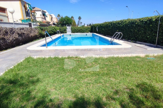 DOM RZĘDOWY - Odsprzedaż - TORREVIEJA - 