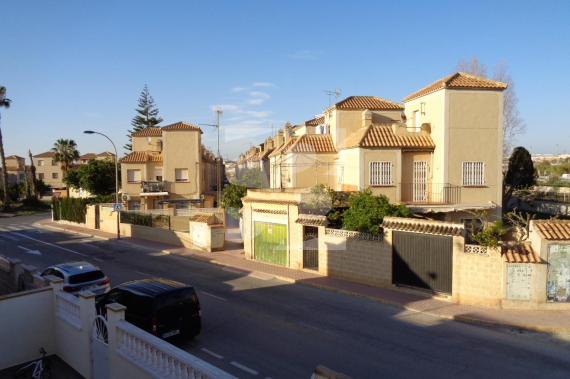 DOM RZĘDOWY - Odsprzedaż - TORREVIEJA - 