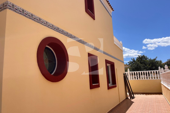 DOM RZĘDOWY - Odsprzedaż - TORREVIEJA - 