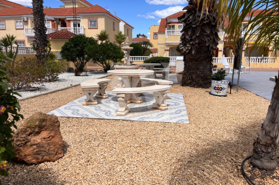 DOM RZĘDOWY - Odsprzedaż - TORREVIEJA - 