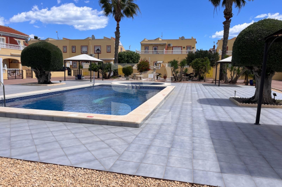 DOM RZĘDOWY - Odsprzedaż - TORREVIEJA - 