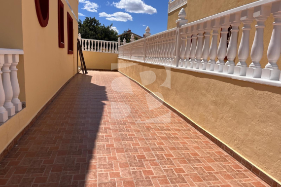 DOM RZĘDOWY - Odsprzedaż - TORREVIEJA - 