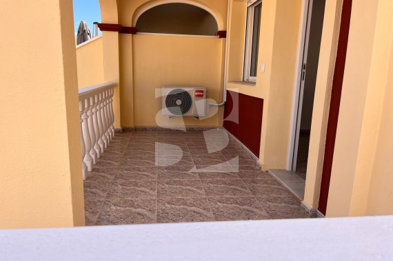 DOM RZĘDOWY - Odsprzedaż - TORREVIEJA - 