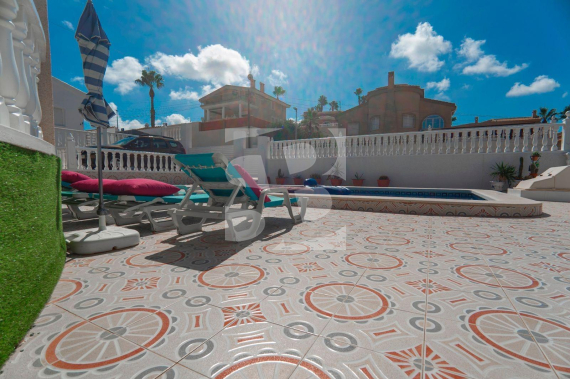 Chalet - Продажа - CIUDAD QUESADA - C. Quesada