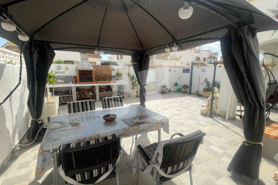 DOM RZĘDOWY - Odsprzedaż - TORREVIEJA - 