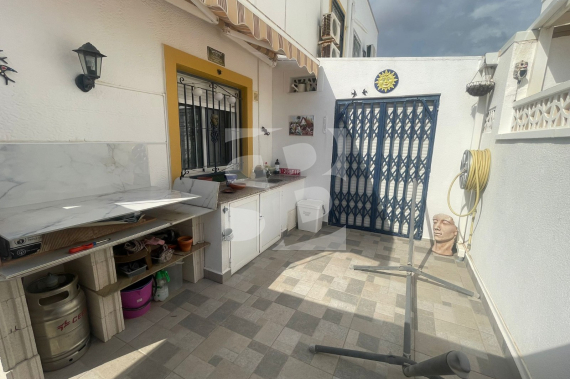 DOM RZĘDOWY - Odsprzedaż - TORREVIEJA - 