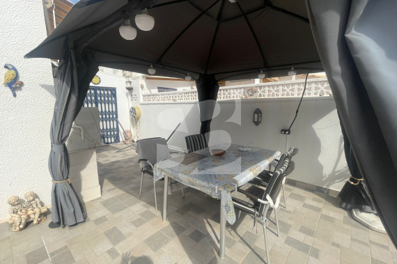 DOM RZĘDOWY - Odsprzedaż - TORREVIEJA - 