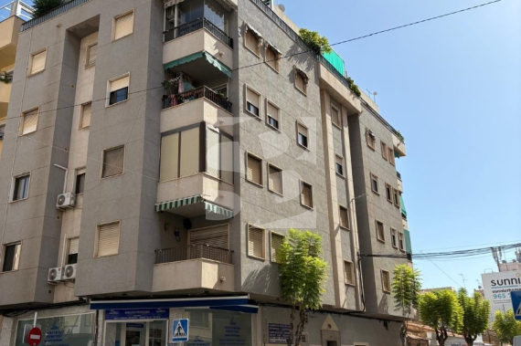 Апартамент - Продажа - TORREVIEJA -  Центр