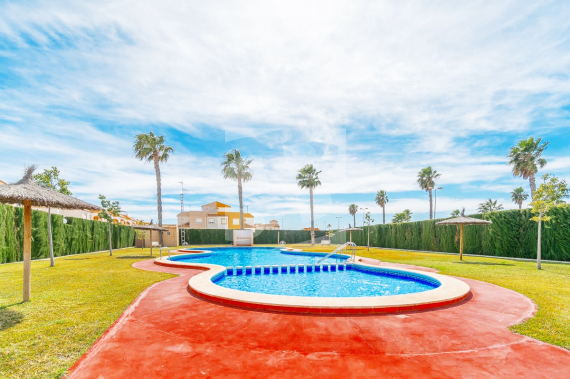 DOM RZĘDOWY - Odsprzedaż - TORREVIEJA - 