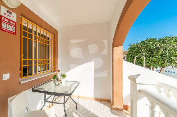 DOM RZĘDOWY - Odsprzedaż - TORREVIEJA - 