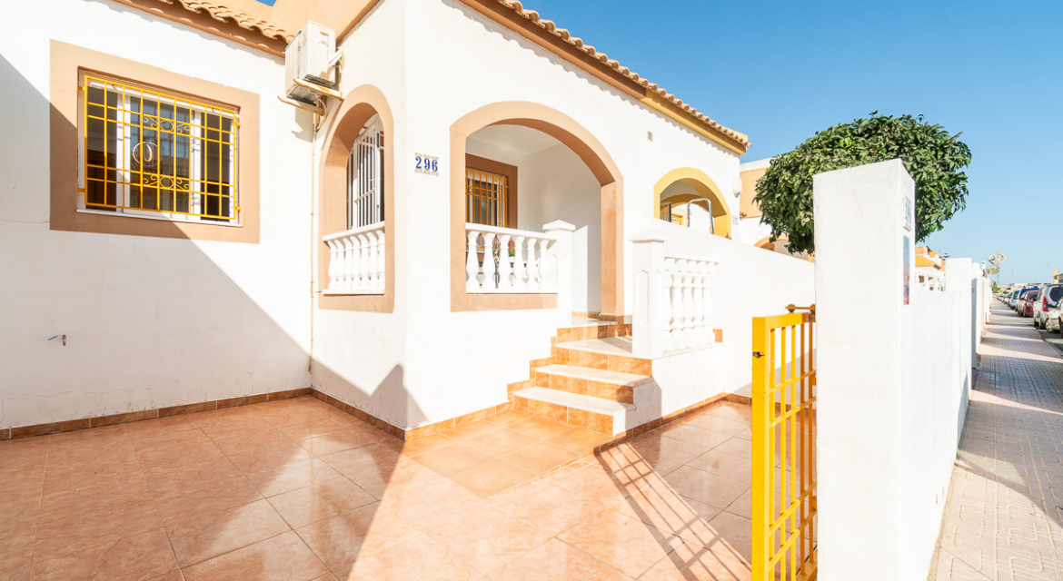 Row house · Resale TORREVIEJA · Carrefour Area