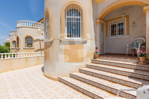 DOM RZĘDOWY - Odsprzedaż - TORREVIEJA - 