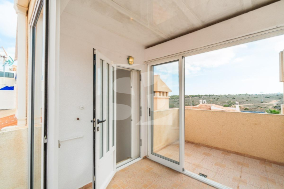 DOM RZĘDOWY - Odsprzedaż - TORREVIEJA - 