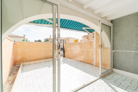 DOM RZĘDOWY - Odsprzedaż - TORREVIEJA - 