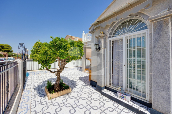 DOM RZĘDOWY - Odsprzedaż - TORREVIEJA - 