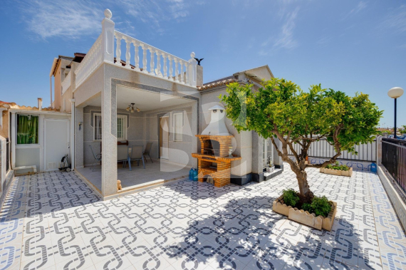 DOM RZĘDOWY - Odsprzedaż - TORREVIEJA - 