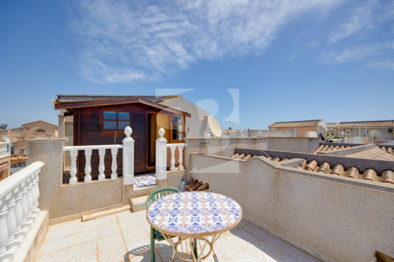 DOM RZĘDOWY - Odsprzedaż - TORREVIEJA - 