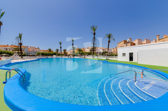 DOM RZĘDOWY - Odsprzedaż - TORREVIEJA - 