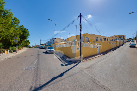 Chalet - Продажа - LA MARINA - La Marina