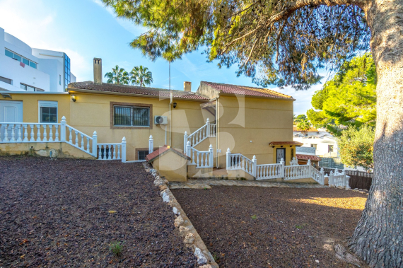 Chalet - Продажа - TORREVIEJA - Los Balcones