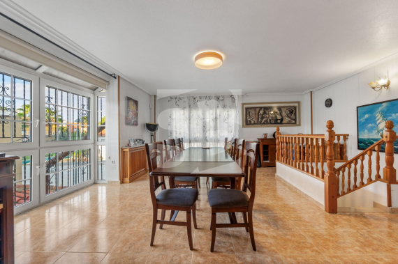 Chalet - Продажа - TORREVIEJA - Los Balcones