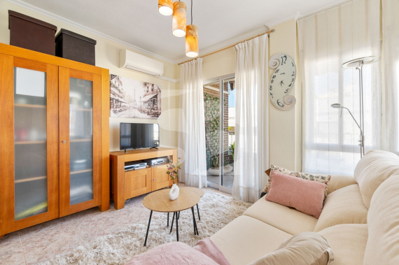 Апартамент - Продажа - TORREVIEJA -  Центр