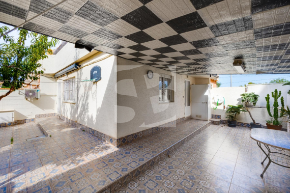 DOM RZĘDOWY - Odsprzedaż - ORIHUELA COSTA - 