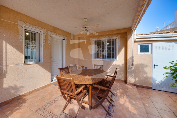 DOM RZĘDOWY - Odsprzedaż - TORREVIEJA - 