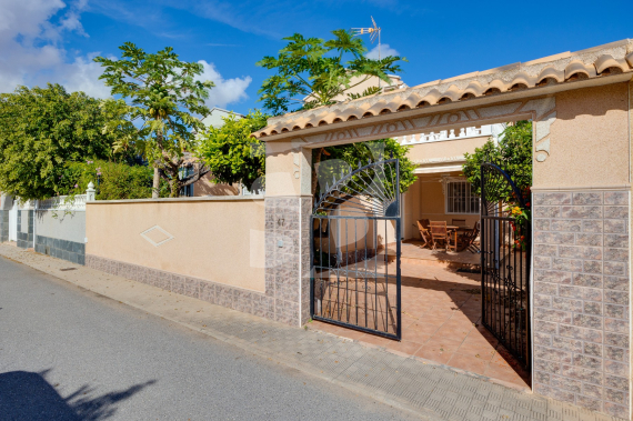 DOM RZĘDOWY - Odsprzedaż - TORREVIEJA - 